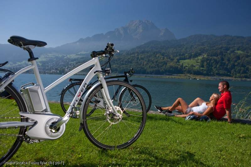 Im Alpenraum ist das E-Bike eine tragende Säule des Radtourismus geworden, erschließt es doch auch weniger ausdauernden Fahrern Regionen, die bislang trainierten Sportlern vorbehalten waren.