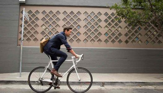 E-Bike-Fahren im Geschäftsanzug: Commuter Suit von Parker Dusseau