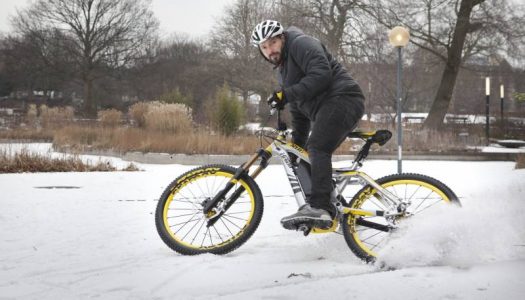 Tipps vom TÜV-Verband: Auf dem Fahrrad oder E-Bike sicher durch die nasskalte Jahreszeit
