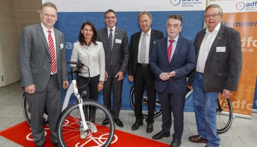 ADFC fordert auf dem Parlamentarischen Abend neue Radschnellwege statt Autobahnen