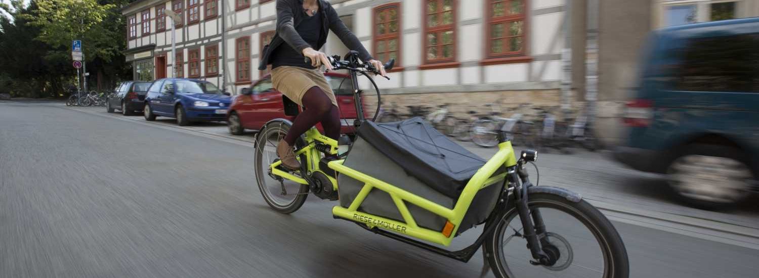 Politikerin übt Verkehrswende per E-Lastenrad
