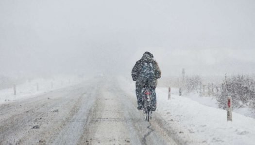 Wie man sein E-Bike sicher durch den Winter lenkt