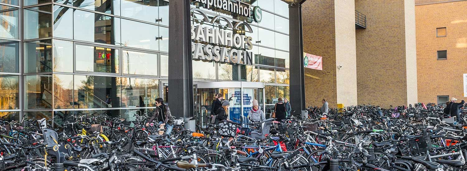 Fahrradabstellplätze; Bild: ADFC/Gerhard Westrich