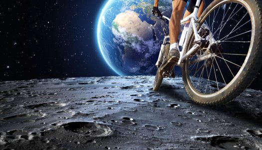 DB Schenker: Mit dem Fahrrad zum Mond und zurück