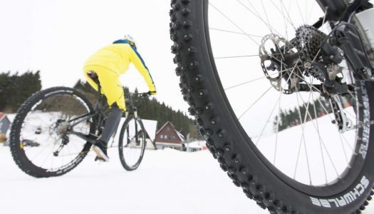10 Tipps, um mit dem E-Bike sicher durch den Schnee zu kommen