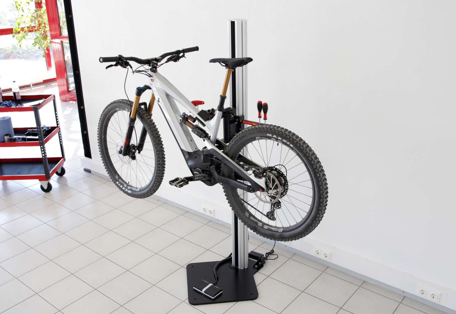 MONTAGESTAENDER.BIKE – Elektrischer Montageständer für E-Bikes soll auch  Hobby-Nutzer ansprechen - Pedelecs und E-Bikes