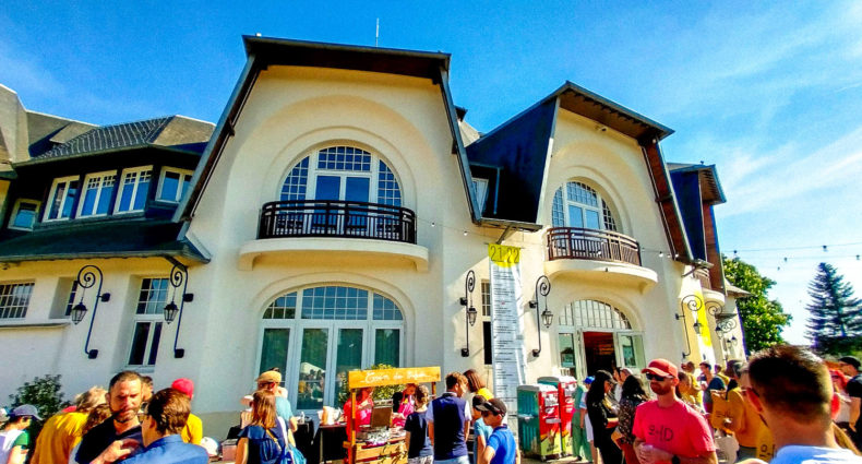 Moustache 10 ans 2022