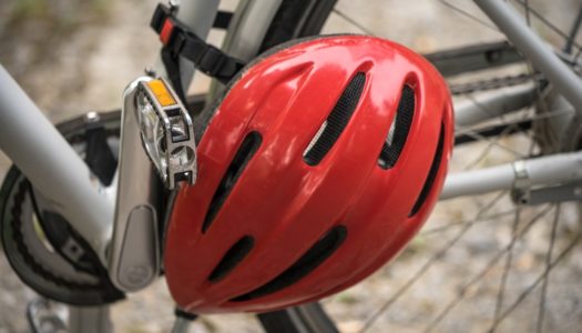 Safety first: Darauf sollten Radfahrer beim Kauf eines Fahrradhelms achten