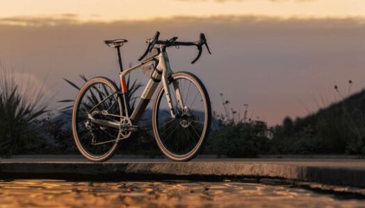 Mondraker x Apidura: Neue Taschenkollektion für Bikepacker