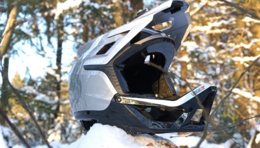 Urge Lunar – nachhaltiger Fullface-Helm für Enduro Race-Einsatz im Test