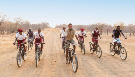 FAZUA und World Bicycle Relief überwinden Barrieren mit Fahrrädern