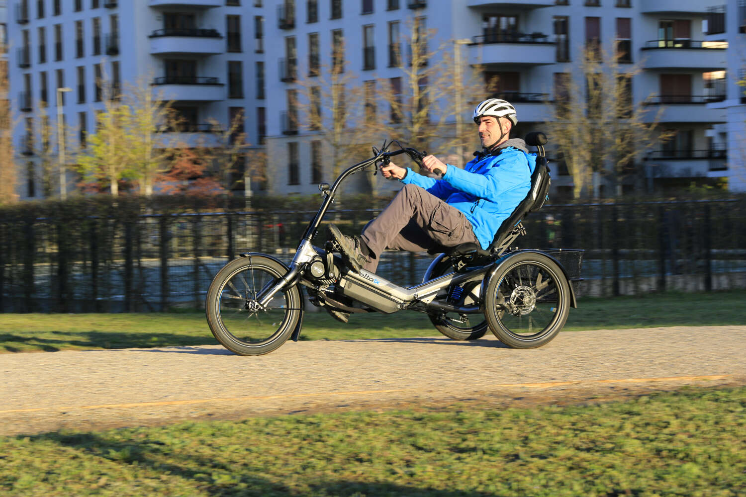 HP Velotechnik Delta tx Weltneuheit hochkant parken