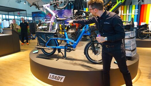 VELO DE VILLE 2025 – neues Loady E-Longtail, neue Vertriebspartnerschaft und exklusives E-Cargobike-Kunstwerk