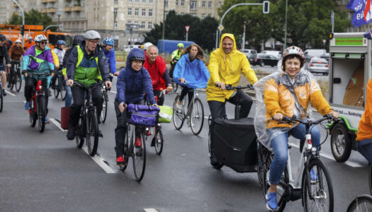 Bundestagsabgeordnete erkunden Berliner Radverkehrsinfrastruktur