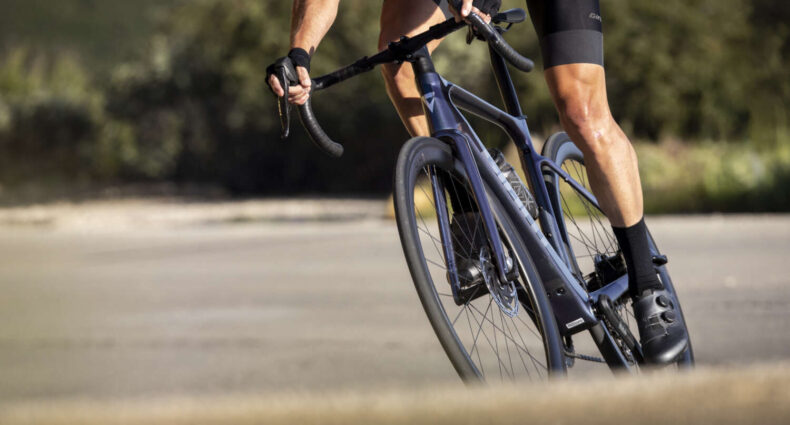 Giant Defy Advanced E+ Elite 2025