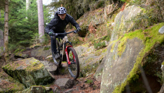 Moustache 2025 – neues Clutch E-Mountainbike kommt mit Pinion MGU