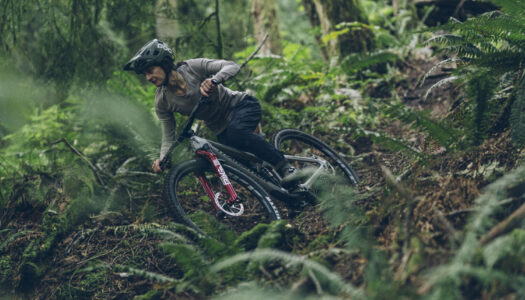 RockShox 2026 – neuer Deluxe Dämpfer als auffällige Electric Red Edition