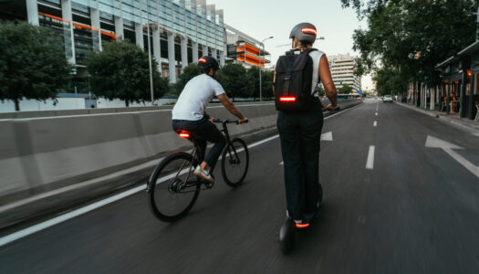 UNIT 1 präsentiert NEON – neuer Smart-Helm für alle