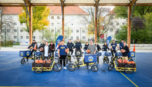 ALBA BERLIN fährt nachhaltig: E-Lastenräder für Mitarbeitermobilität