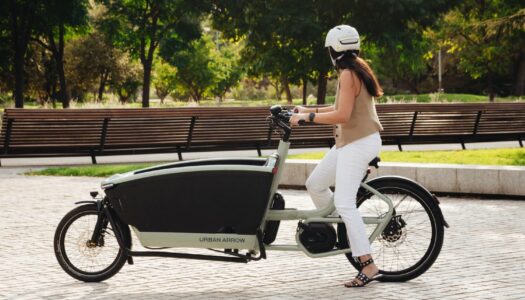 Urban Arrow und UNIT 1 präsentieren den NEON Smart Helmet