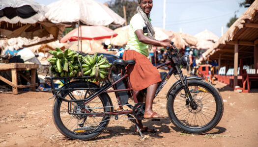Hamburger NGO startet Mobilitätsrevolution für Frauen in Afrika