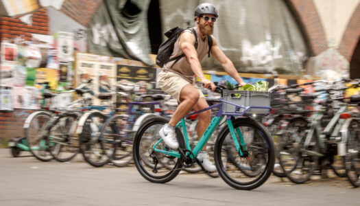 BULLS Clunker EVO bringt Farbe und Funktion in den urbanen Pedelec-Alltag