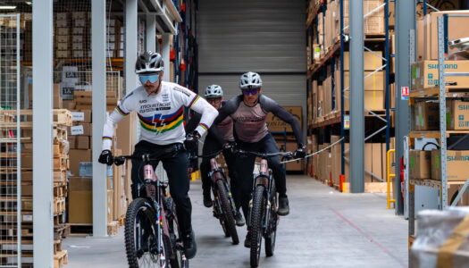 Moustache SR Suntour Team verstärkt sich mit Weltmeister Adrien Dailly für die Saison 2026