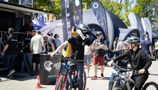 Bei den E-Bike-Days München präsentierte BULLS „NoHandMTB“ als neuen Botschafter der Marke