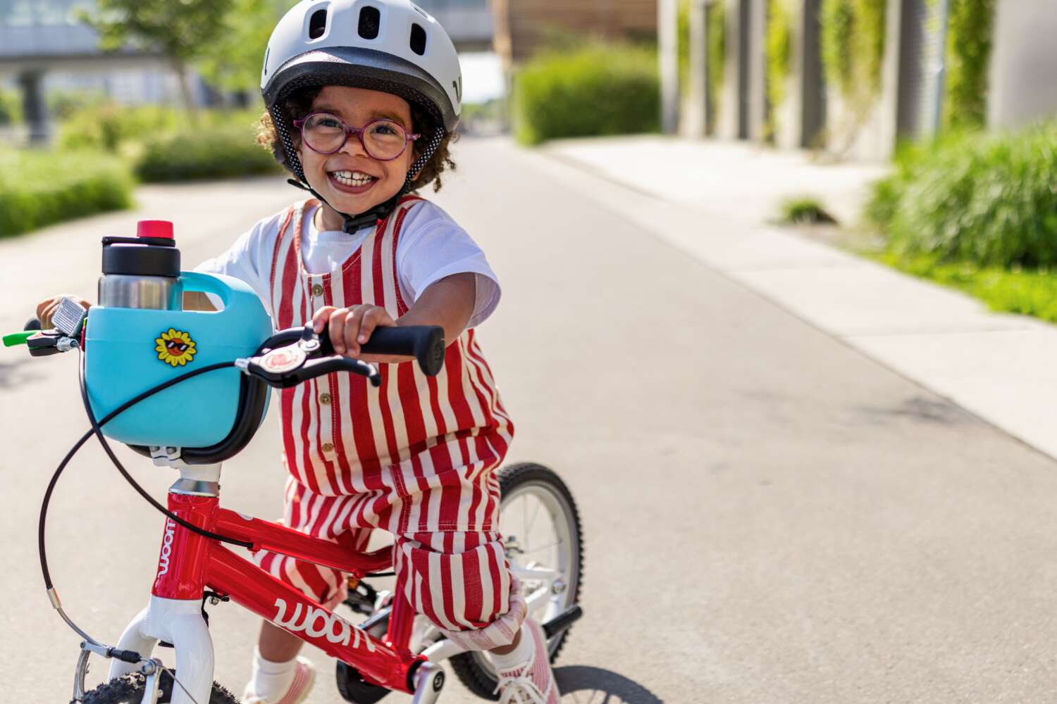 Im diesjhrigen Kinderfahrradtest setzte sich das woom GO 2 gegen zehn weitere 14-Zoll-Modelle durch und holte mit der Gesamtnote ãGutÒ (1,6) den Testsieg. Besonders berzeugte das Bike in den Kategorien Sicherheit und Haltbarkeit (Note :Sehr gutÒ, 1,3). Mit einem Gewicht von nur 5,4 Kilogramm zhlt das woom GO 2 zudem zu den leichtesten Modellen im Test Ð ein entscheidender Vorteil beim Fahren und Handling.