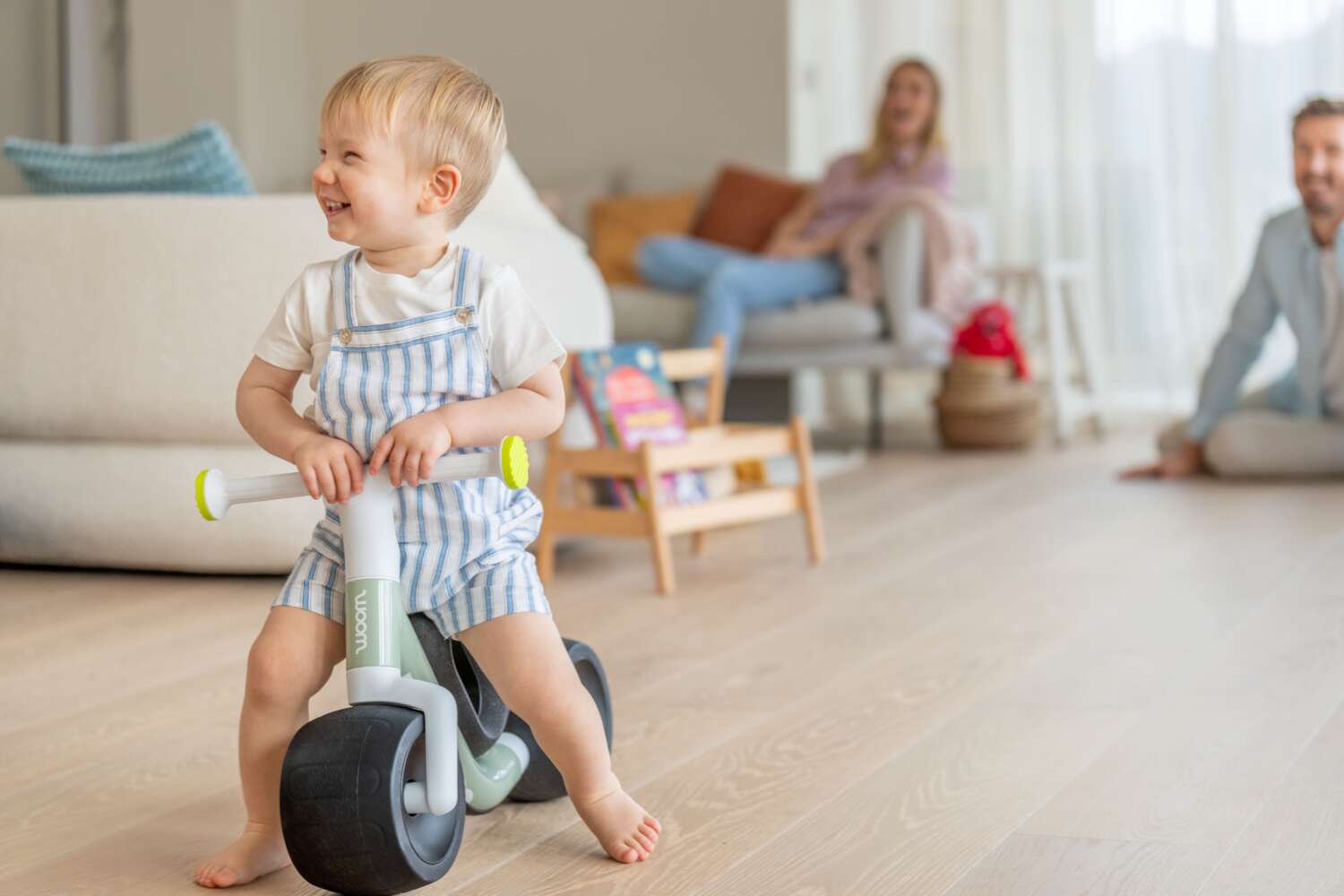 Das woom WOW, das erste selbstbalancierende Laufrad fr Kleinkinder ab neun Monaten, wurde aktuell sowohl mit dem iF Design Award als auch mit dem Red Dot Design Award ausgezeichnet.