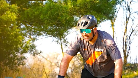 4KAAD BEAT RACE – leichte Sportbrille mit photochromatischer Scheibe im Praxistest